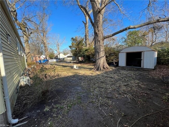 Building Photo - 1300 Pineview Ave