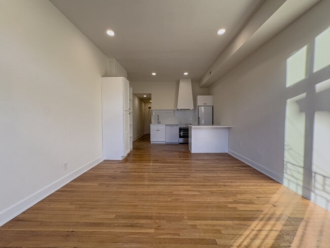 Building Photo - 1934 Green St