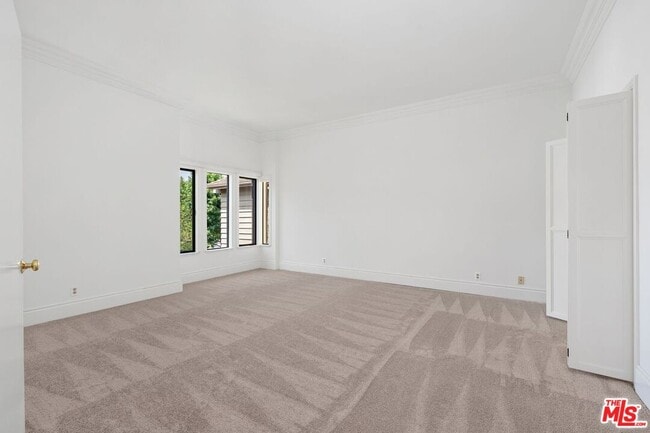 Building Photo - 1347 Avenida de Cortez