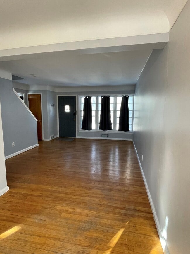 Building Photo - 513 Snyder Ave