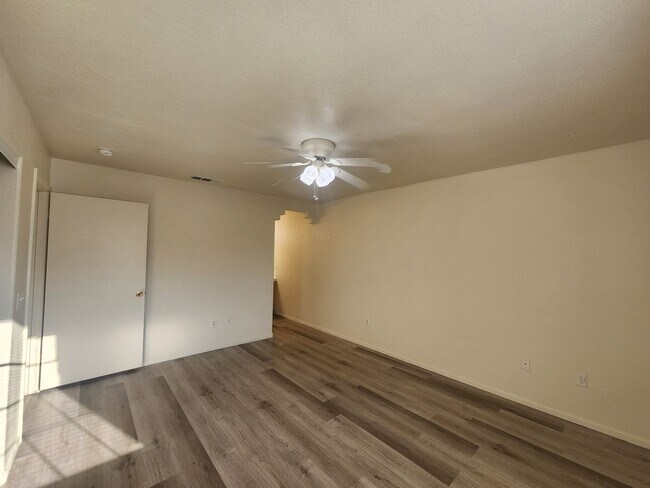 Building Photo - Great Location in Green Valley
