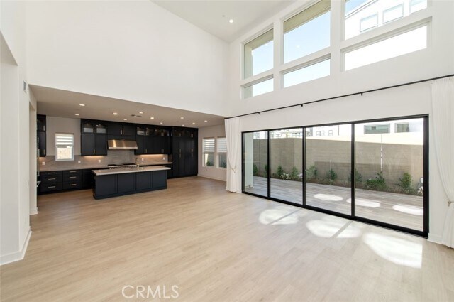 Building Photo - 228 Stage