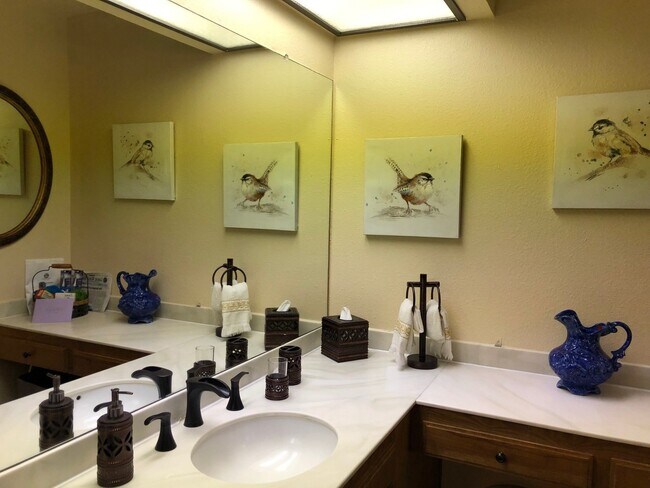 Building Photo - Lovely Home Steps Away From All the Amenities in Leisure World, in 45+ Active Adult Community Ava...