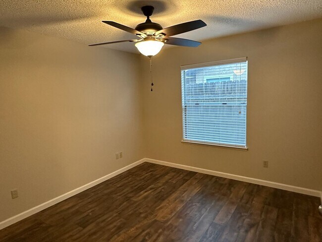 Building Photo - 1622 S Peppertree Ct