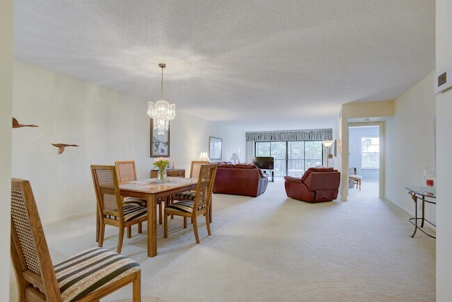 Building Photo - 300 N Hwy A1A