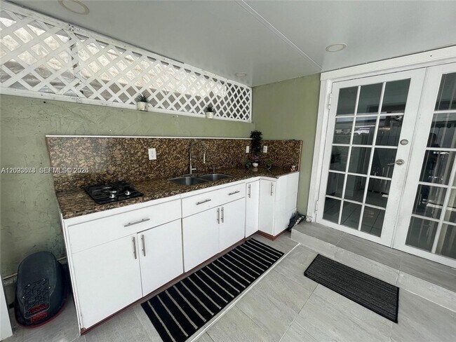 Building Photo - 961 W 37th Terrace