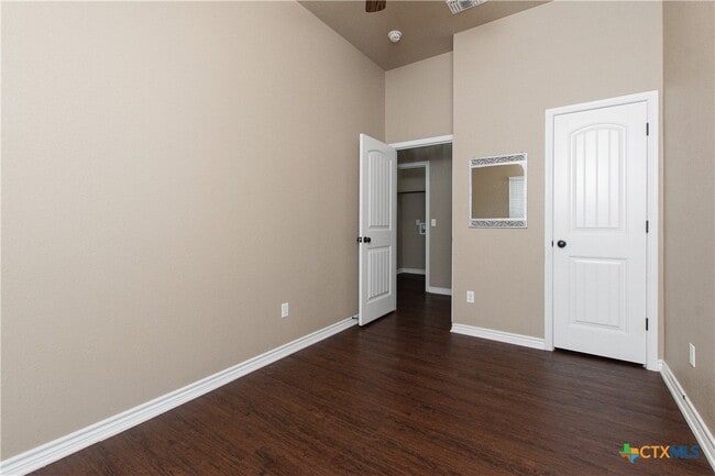 Building Photo - 502 Sladecek Dr