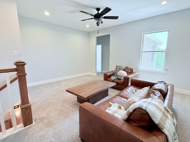 Building Photo - 55 Ruskin Dr W