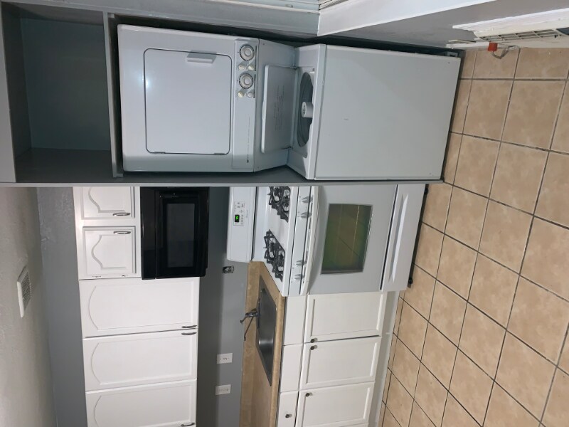 Building Photo - 1050 Grand Ave