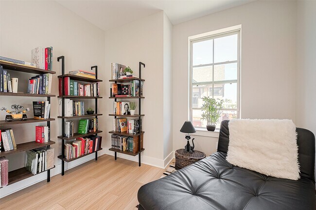 Building Photo - 10915 Brambling Wood Dr