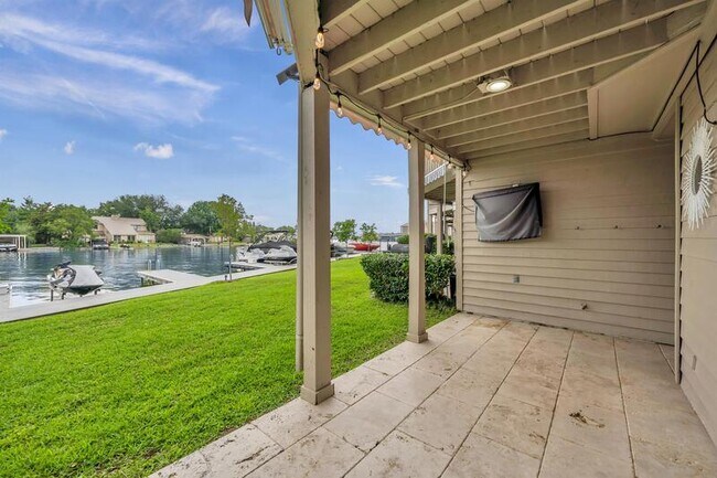 Building Photo - 604 Port