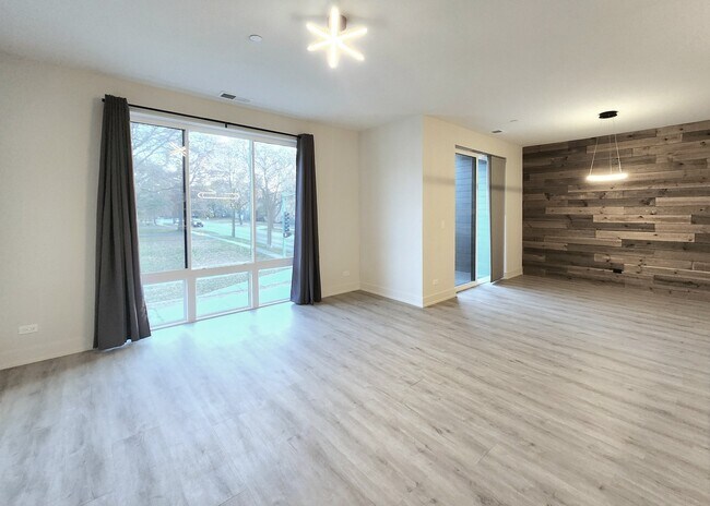 Building Photo - 5117 Fairview Ave