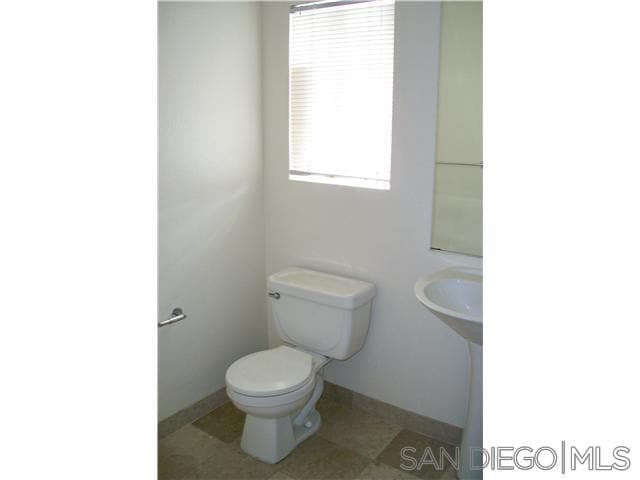 Building Photo - 2357 Kings View Cir