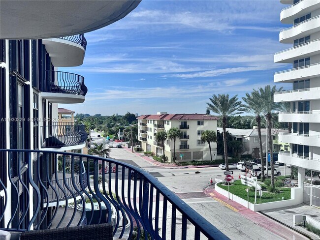 Building Photo - 8877 Collins Ave