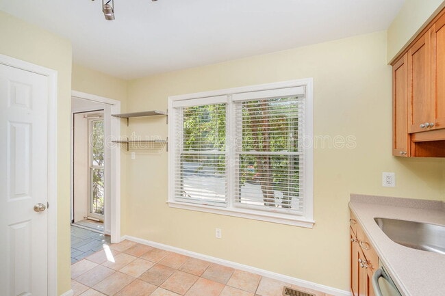 Building Photo - 3009 20th Ct S