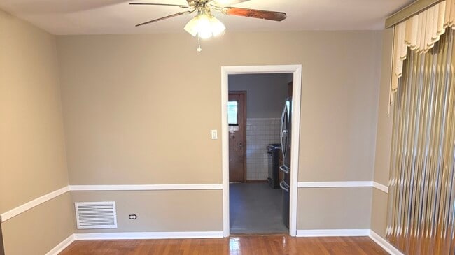 Building Photo - 11706 S Artesian Ave