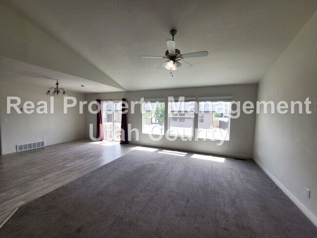Building Photo - 998 S 960 E