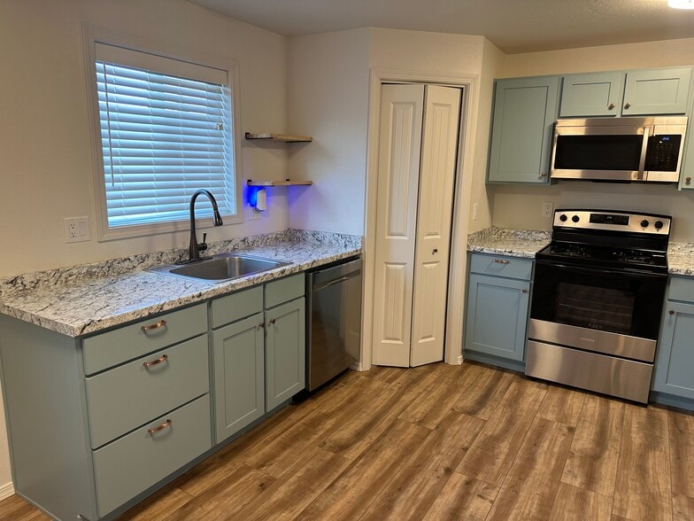 Building Photo - 309 Lithia Ave