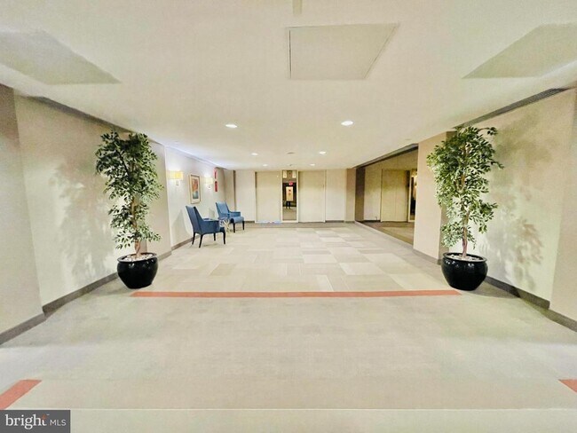 Building Photo - 1530 Key Blvd