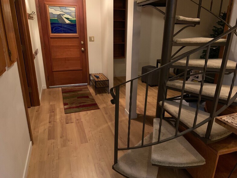 Building Photo - 2901 SE Oaks Park Way