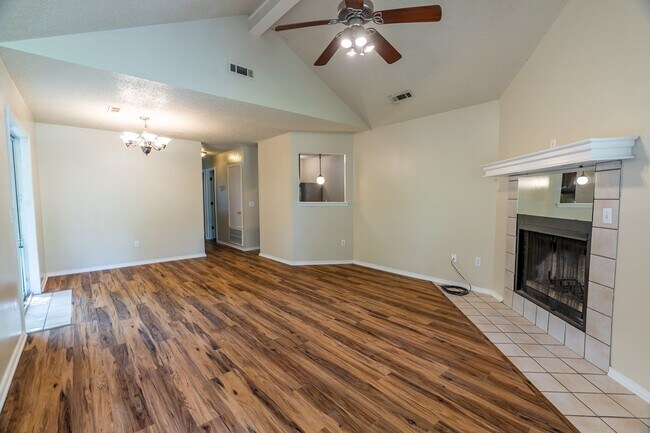 Building Photo - 559 S Ray Ave