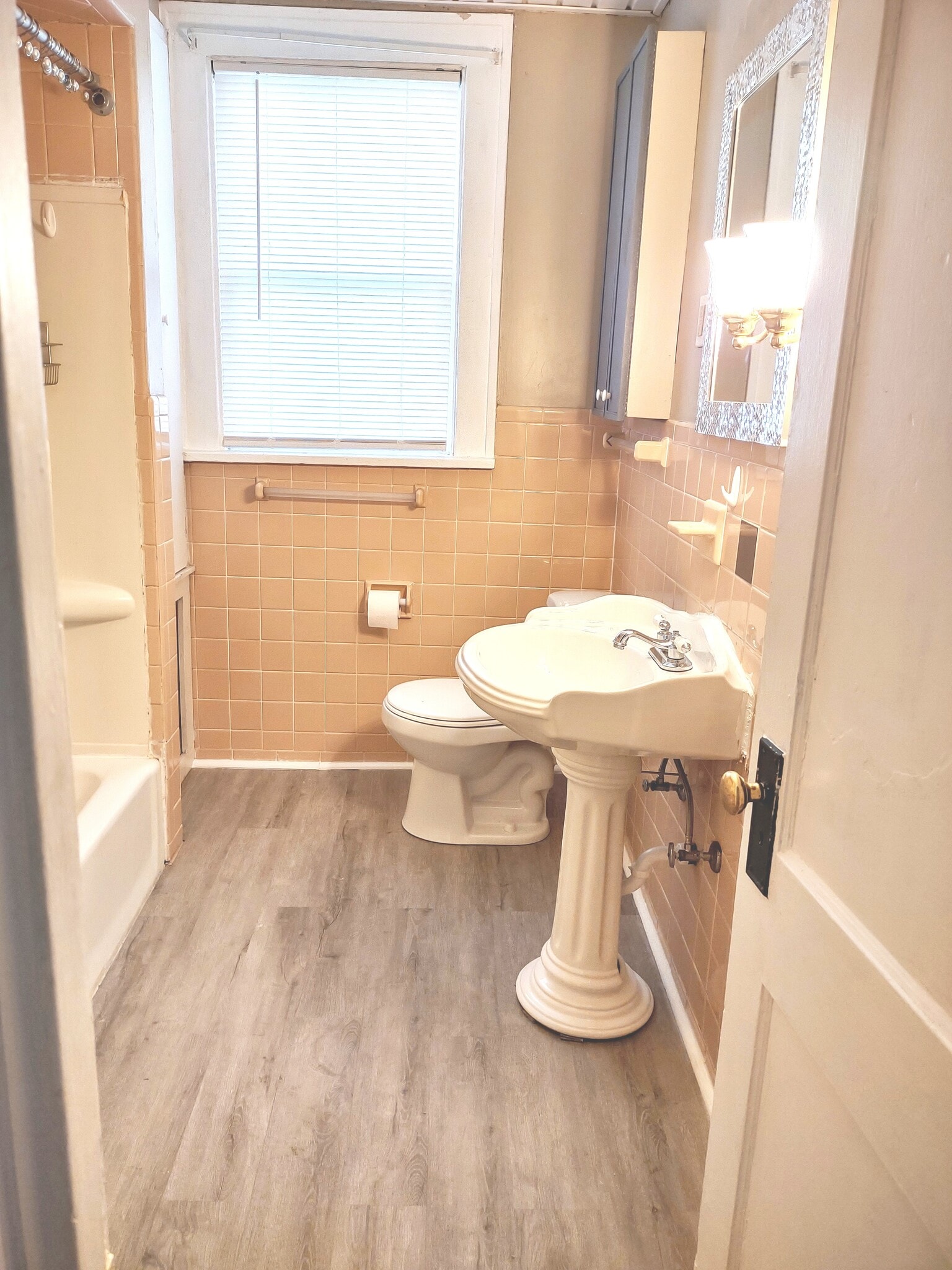 Building Photo - 552 Park Ave