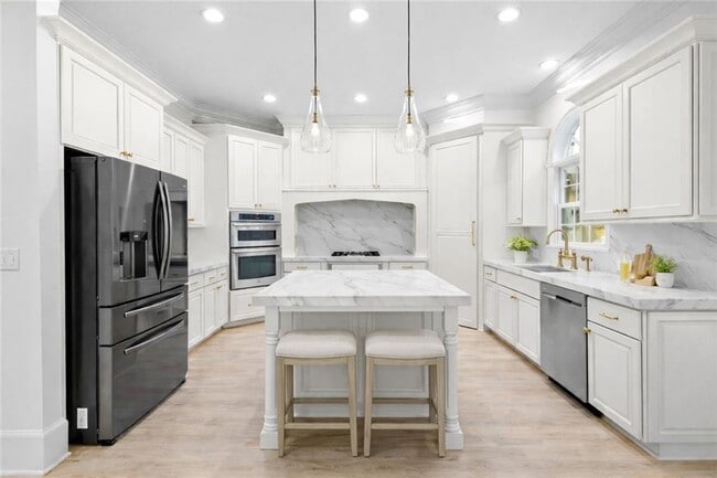 Building Photo - 7665 Ledgewood Way