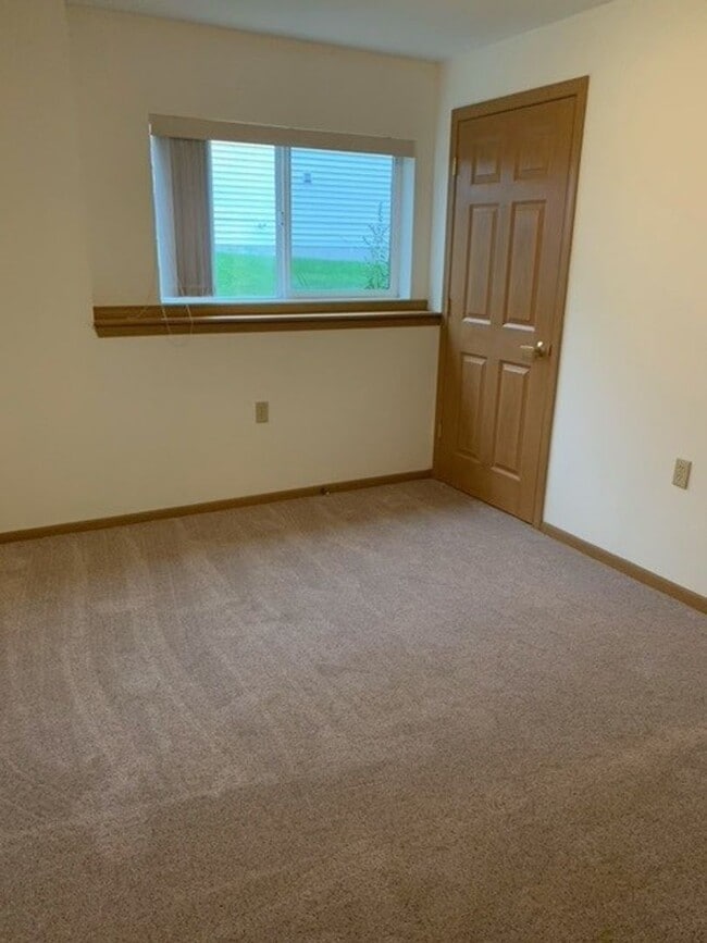 Building Photo - Lexington Duplex
