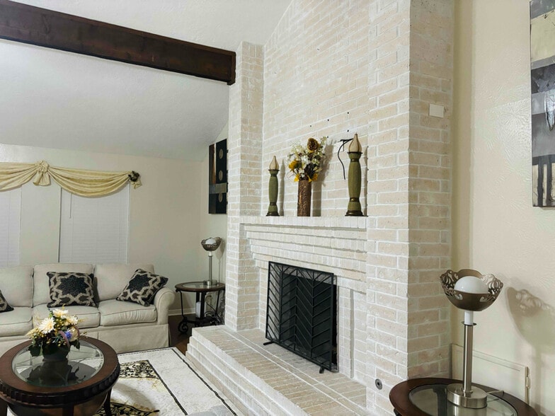 Building Photo - 6023 Ray Dr