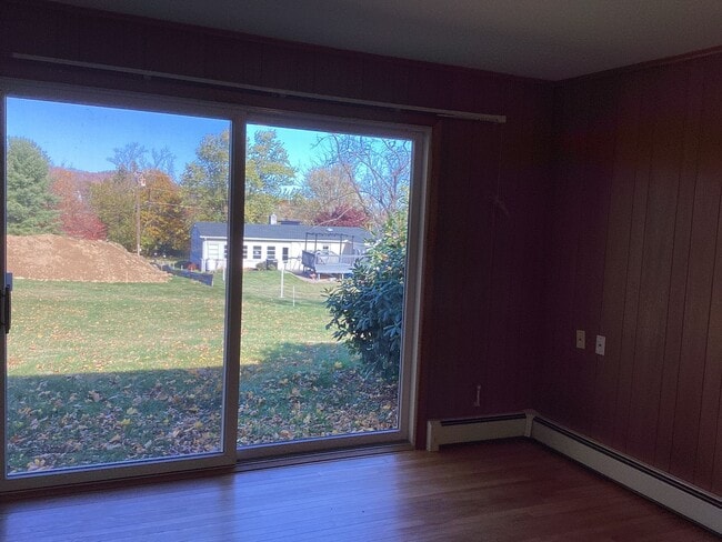Building Photo - Roomy Rancher in Blue Ridge Summit