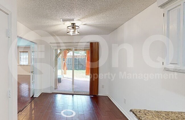 Building Photo - 217 Creekside Ln