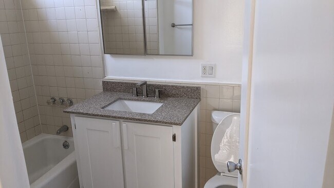 Building Photo - 2213 Carmona Ave