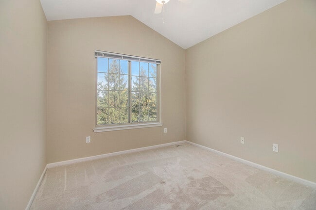 Building Photo - 5974 Versailles Ave E