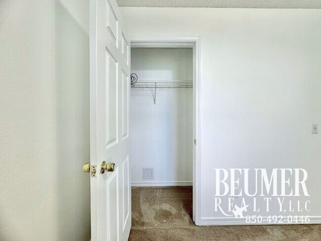 Building Photo - Fantastic Located Home Near NAS for Rent