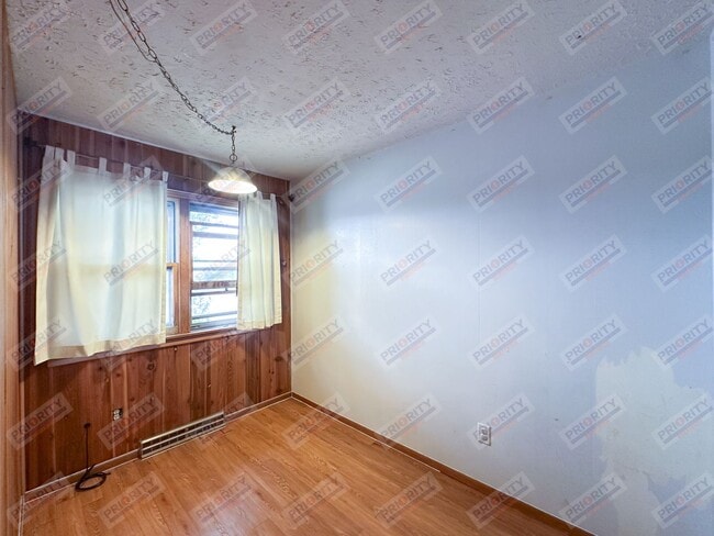 Building Photo - COZY House For Rent In Moorcroft