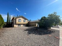 Building Photo - Swimming pool