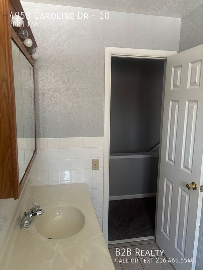 Building Photo - 4958 Caroline Dr