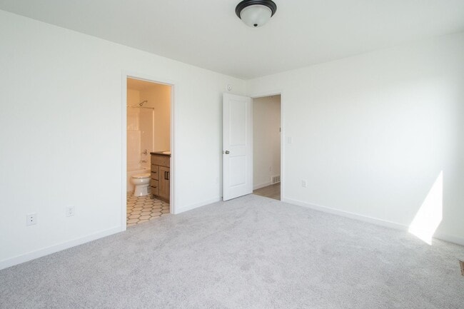 Building Photo - 4 Bed 3 Bath Single Family Home