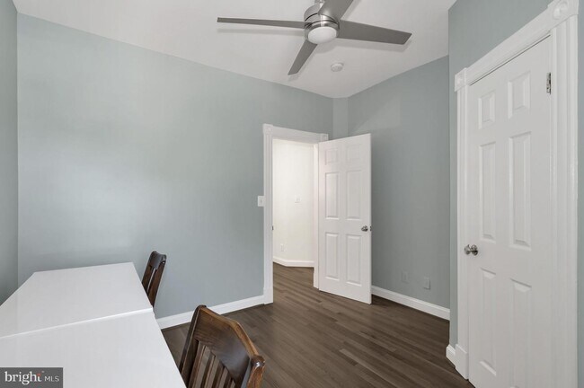 Building Photo - 117 15th St SE