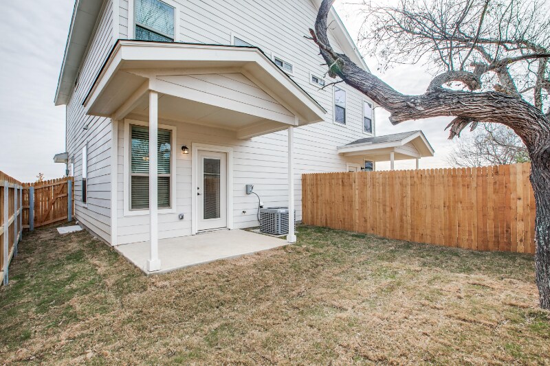 Building Photo - 2403 Lynwood Bnd
