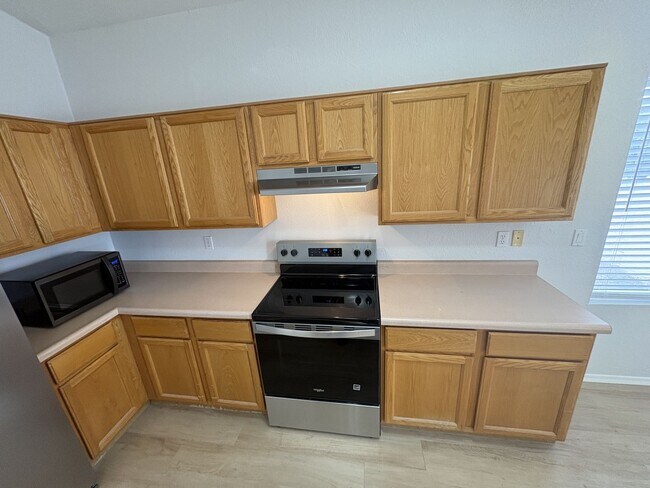 Building Photo - Sunrise & Sabino Canyon Four Bedroom Rental