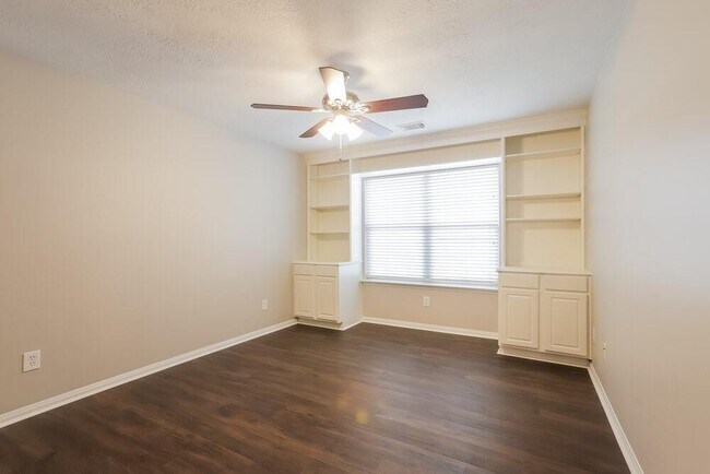 Building Photo - 30 Shimmer Pond Pl