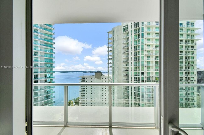 Building Photo - 1300 Brickell Bay Dr