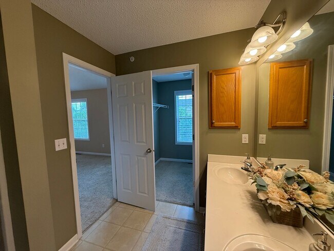 Building Photo - 1577 Legacy Pkwy E