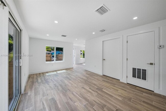 Building Photo - 5900 NW 5th Ct