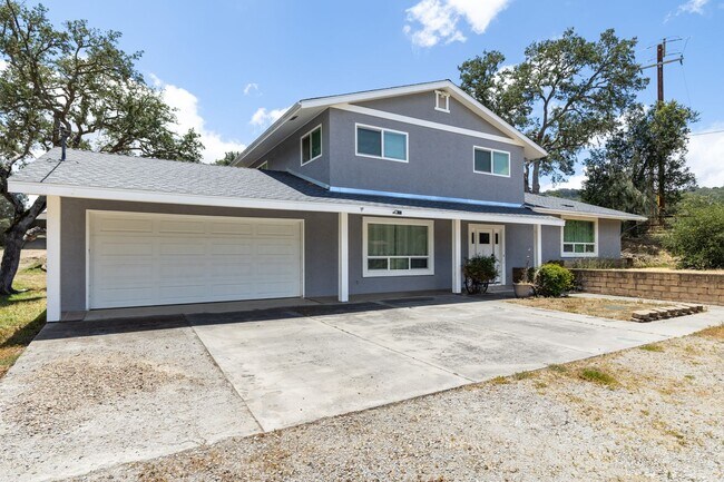 Building Photo - Beautiful 3B/3B Westside Atascadero