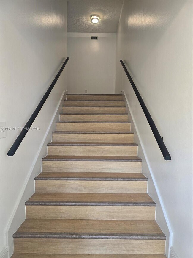 Building Photo - 2510 SE 19th Pl