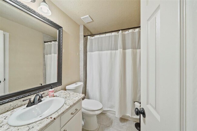 Building Photo - 2911 Parkwood Manor Dr