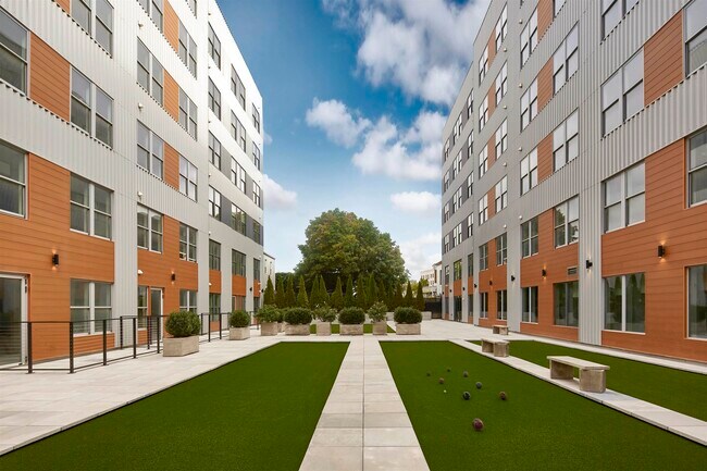 Building Photo - 400 Claremont Ave