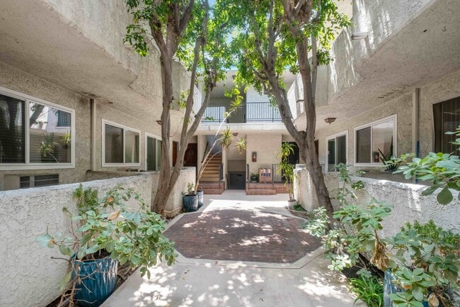 Building Photo - 3637 Glendon Ave